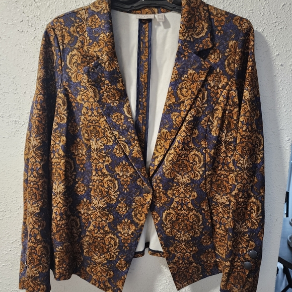 LOGO by Lori Goldstein Jackets & Blazers - Blazer with front pockets and shoulder pads